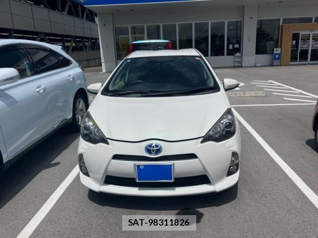 Toyota AQUA 2013-04 8371434-1