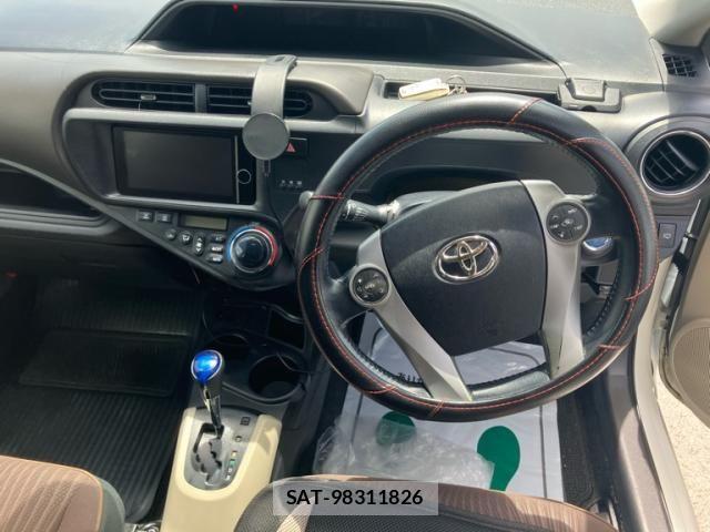 Toyota AQUA 2013-04 8371434-16