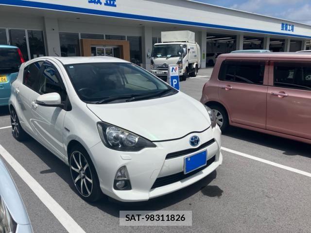 Toyota AQUA 2013-04 8371434-2
