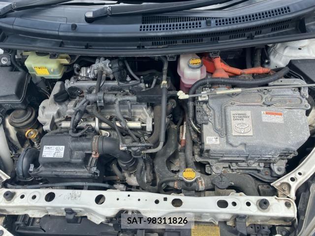 Toyota AQUA 2013-04 8371434-5