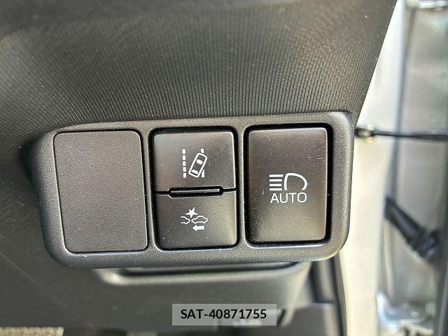 Toyota AQUA 2019-12 8371423-17