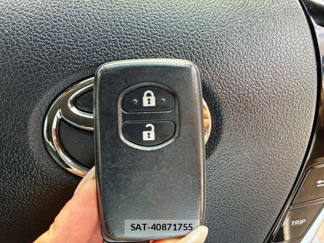 Toyota AQUA 2019-12 8371423-29