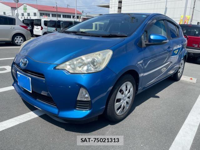 Toyota AQUA 2013-03 8371430-0