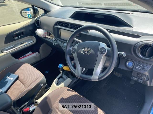 Toyota AQUA 2013-03 8371430-9
