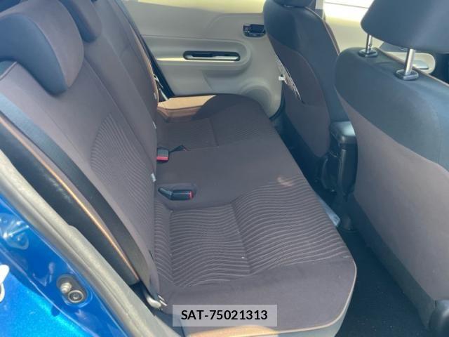 Toyota AQUA 2013-03 8371430-11