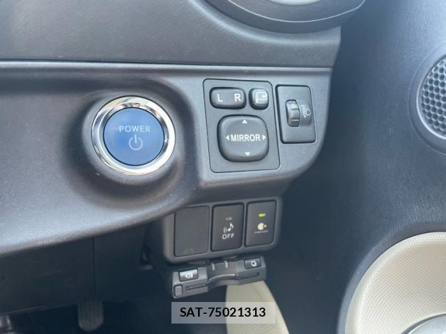 Toyota AQUA 2013-03 8371430-13
