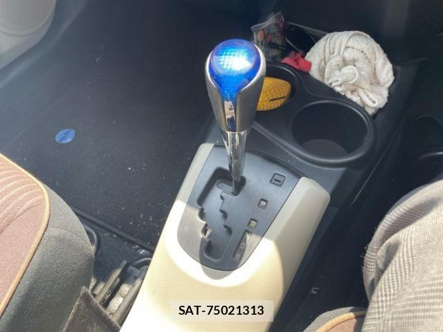 Toyota AQUA 2013-03 8371430-19