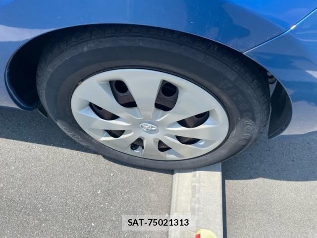 Toyota AQUA 2013-03 8371430-4