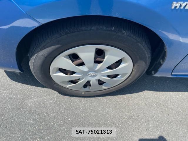 Toyota AQUA 2013-03 8371430-5
