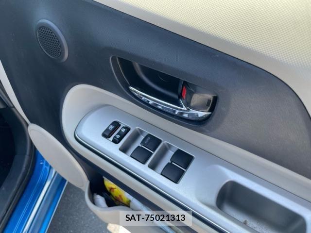 Toyota AQUA 2013-03 8371430-8