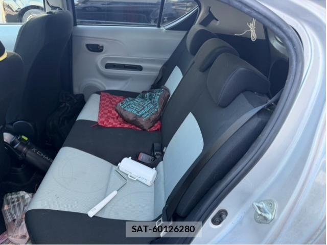Toyota AQUA 2012-08 8371431-11