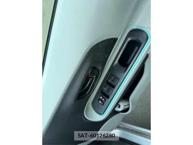 Toyota AQUA 2012-08 8371431-12