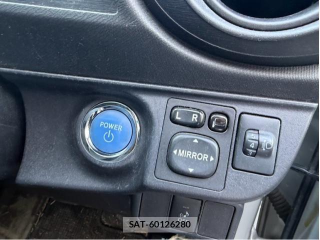 Toyota AQUA 2012-08 8371431-14