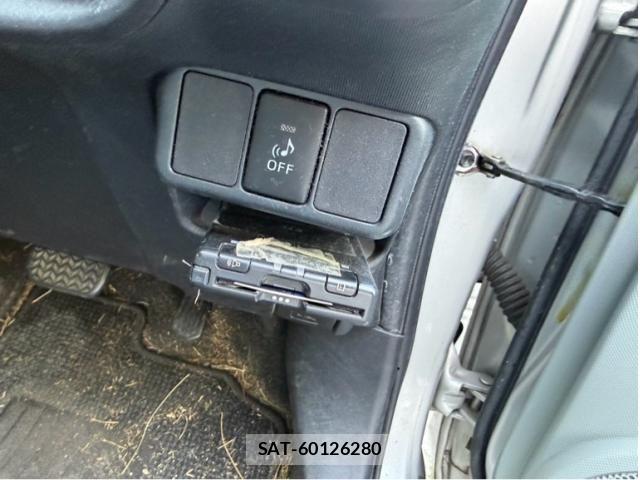 Toyota AQUA 2012-08 8371431-15