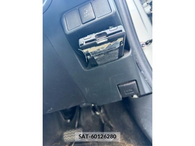 Toyota AQUA 2012-08 8371431-16