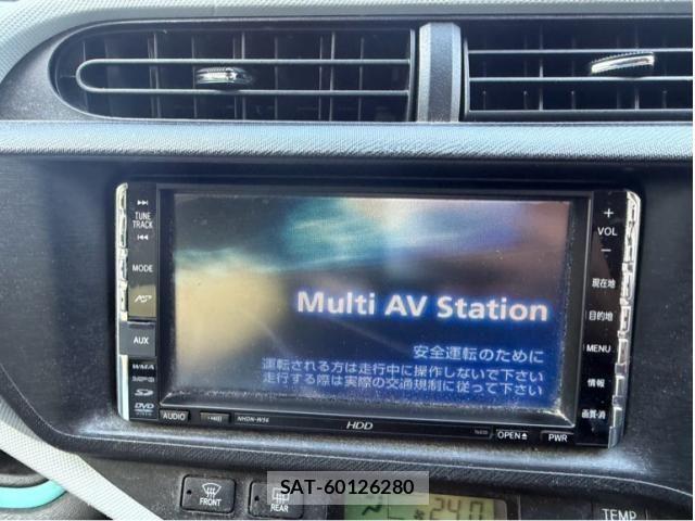 Toyota AQUA 2012-08 8371431-18