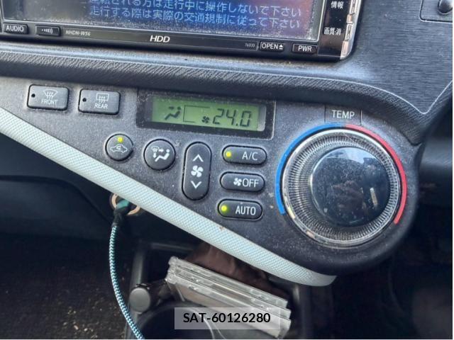 Toyota AQUA 2012-08 8371431-19
