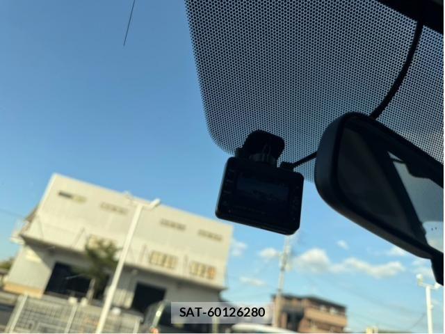 Toyota AQUA 2012-08 8371431-22