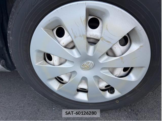 Toyota AQUA 2012-08 8371431-5