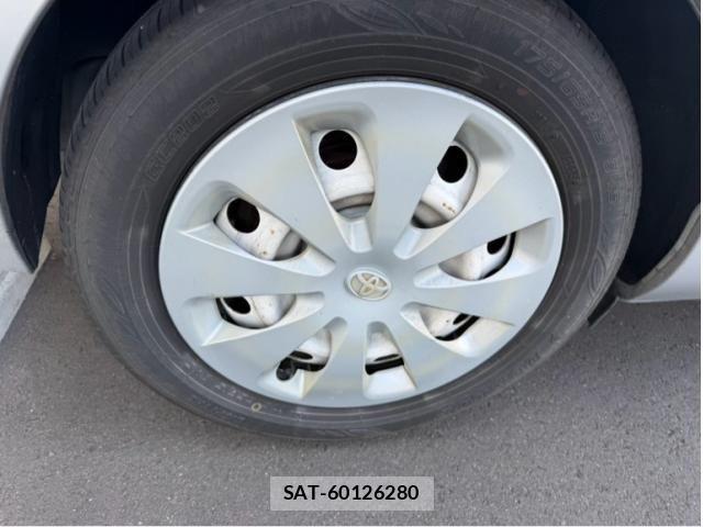 Toyota AQUA 2012-08 8371431-6