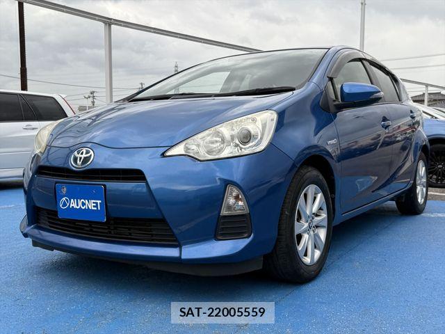 Toyota AQUA 2013-08 8371426-0