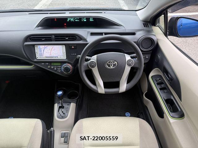 Toyota AQUA 2013-08 8371426-10