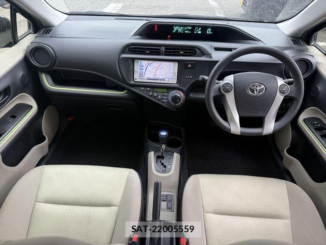 Toyota AQUA 2013-08 8371426-11