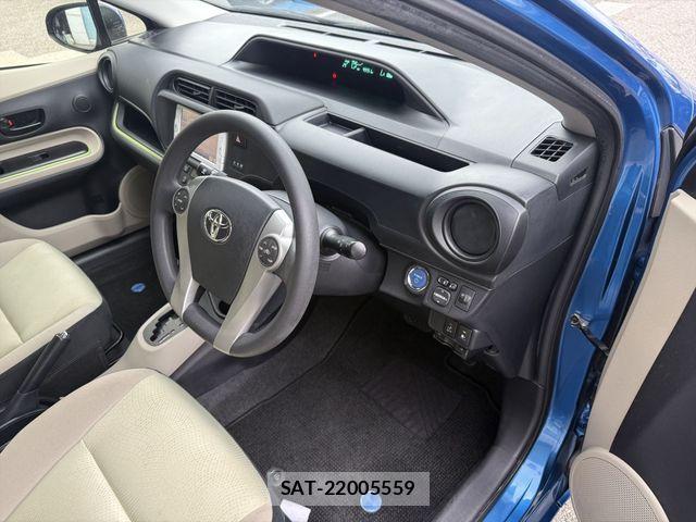 Toyota AQUA 2013-08 8371426-12