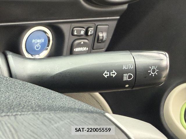 Toyota AQUA 2013-08 8371426-16