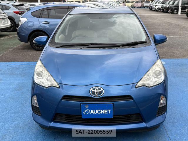 Toyota AQUA 2013-08 8371426-1