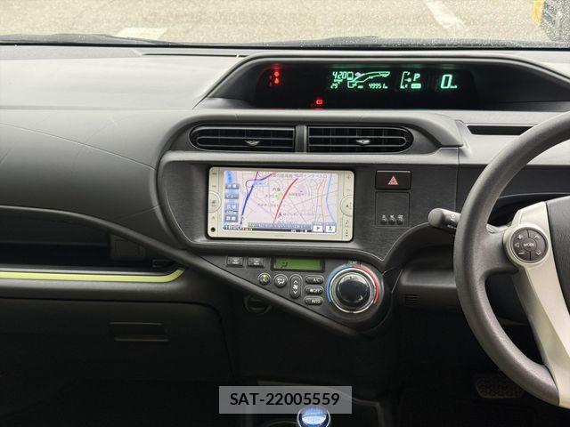 Toyota AQUA 2013-08 8371426-19