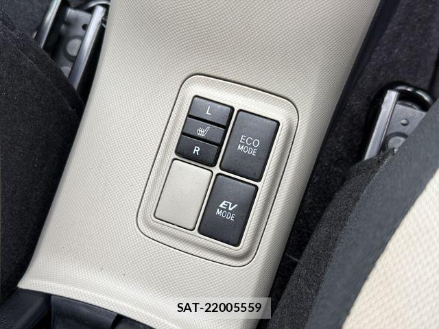 Toyota AQUA 2013-08 8371426-21