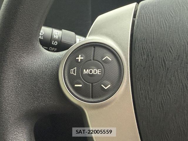 Toyota AQUA 2013-08 8371426-25