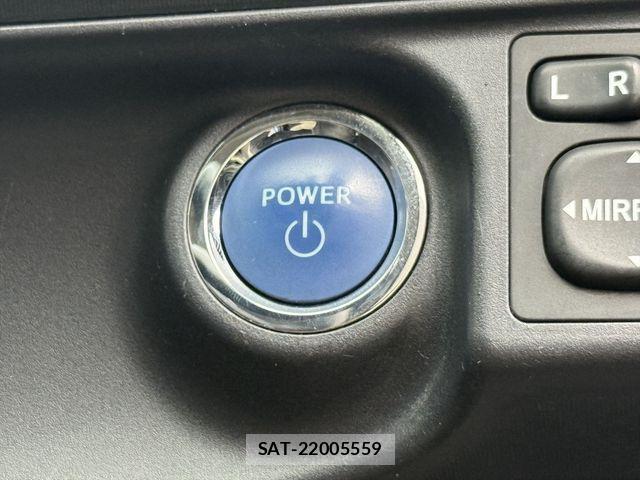 Toyota AQUA 2013-08 8371426-27