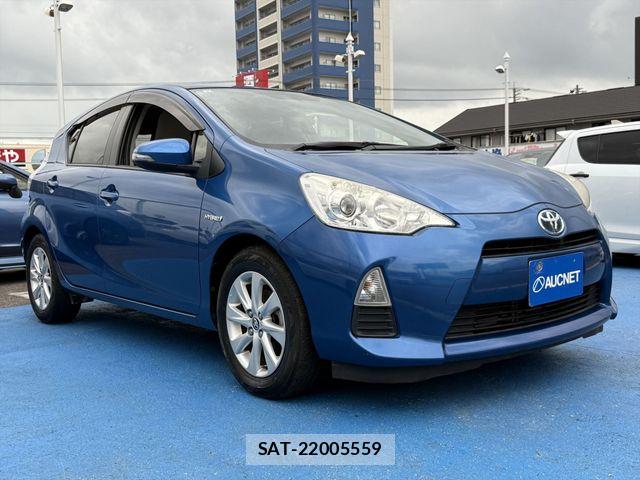 Toyota AQUA 2013-08 8371426-2