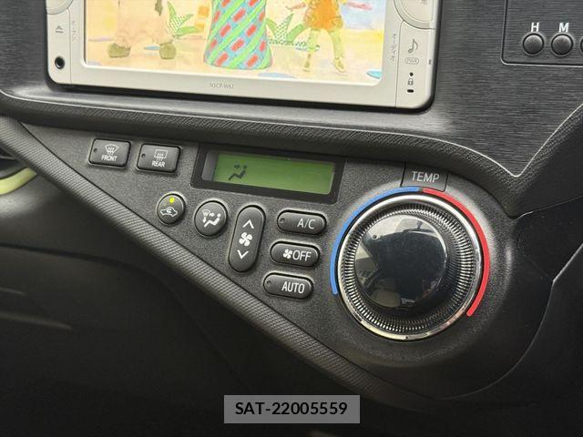 Toyota AQUA 2013-08 8371426-29