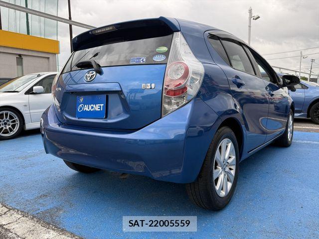 Toyota AQUA 2013-08 8371426-4