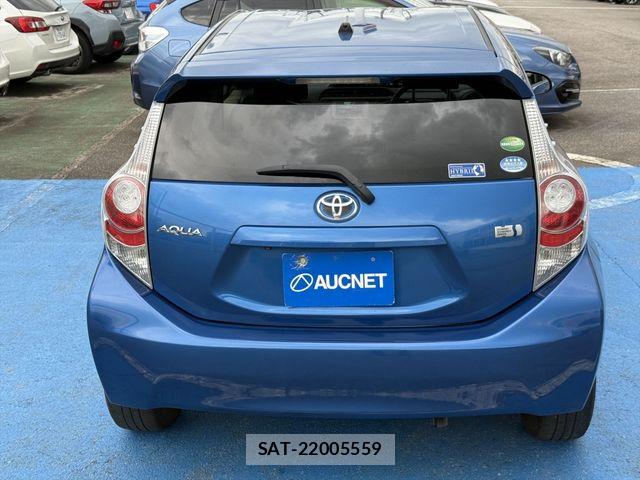 Toyota AQUA 2013-08 8371426-5