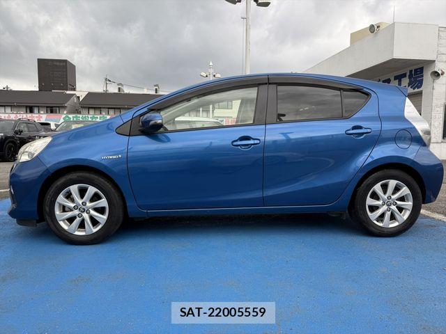 Toyota AQUA 2013-08 8371426-7