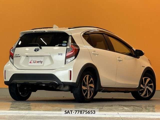 Toyota AQUA 2018-08 8371421-11