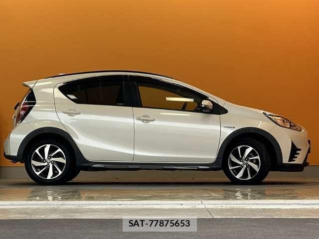 Toyota AQUA 2018-08 8371421-12