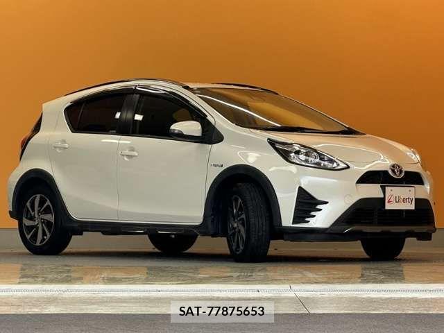 Toyota AQUA 2018-08 8371421-13