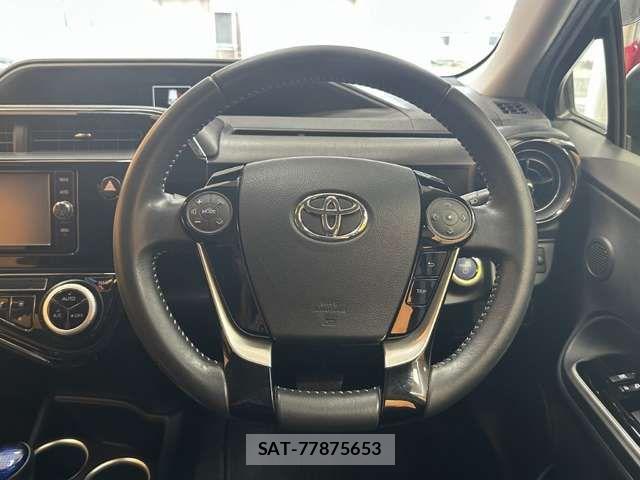 Toyota AQUA 2018-08 8371421-1