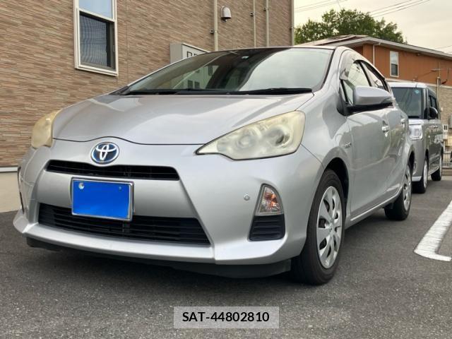 Toyota AQUA 2012-02 8371432-0