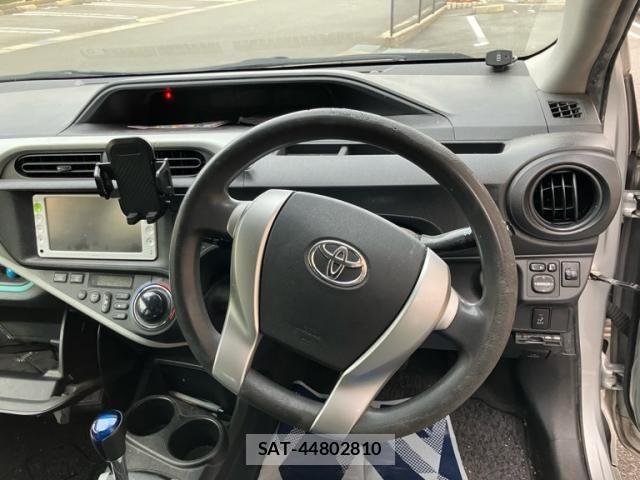 Toyota AQUA 2012-02 8371432-15