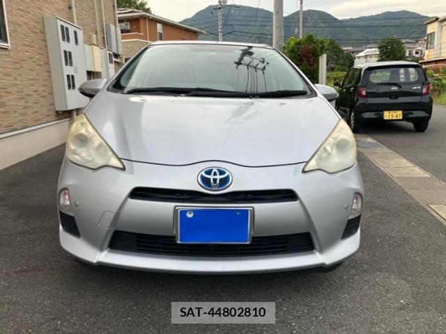 Toyota AQUA 2012-02 8371432-1