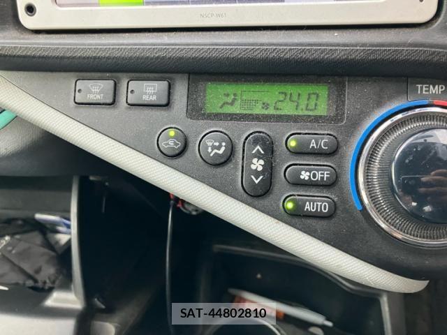 Toyota AQUA 2012-02 8371432-22