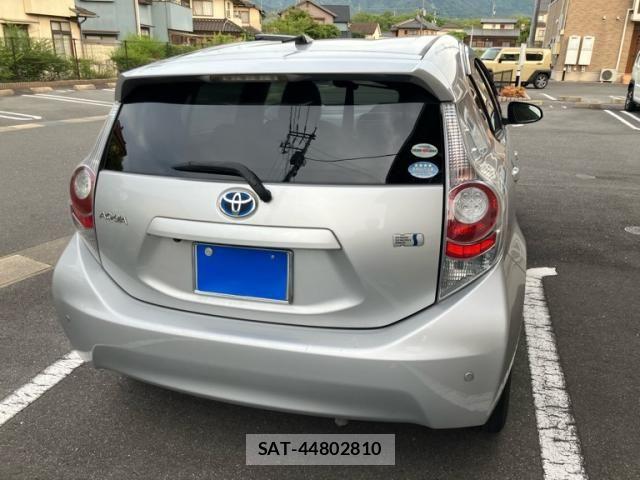 Toyota AQUA 2012-02 8371432-3