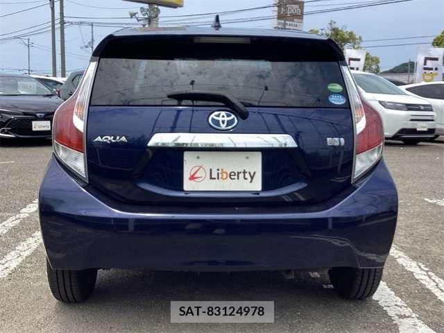 Toyota AQUA 2016-12 8371422-9
