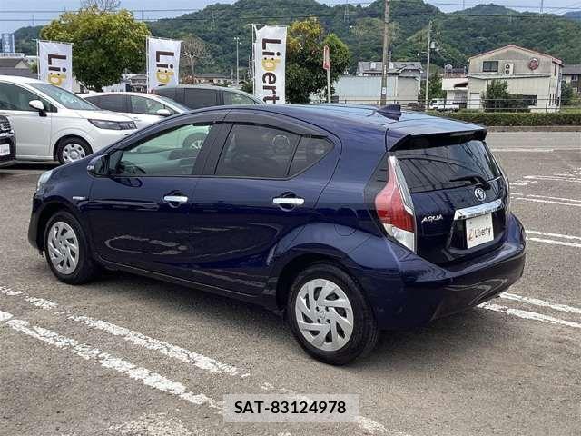 Toyota AQUA 2016-12 8371422-10